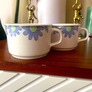 Pair Tupperware Select Line matching daisy mugs MCM vintage Tupperware teacups